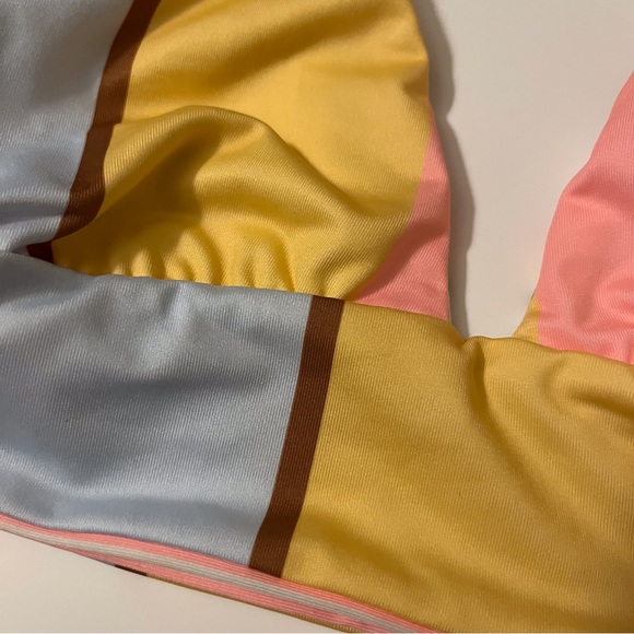 Billabong bikini top- reversible! - Picture 6 of 6